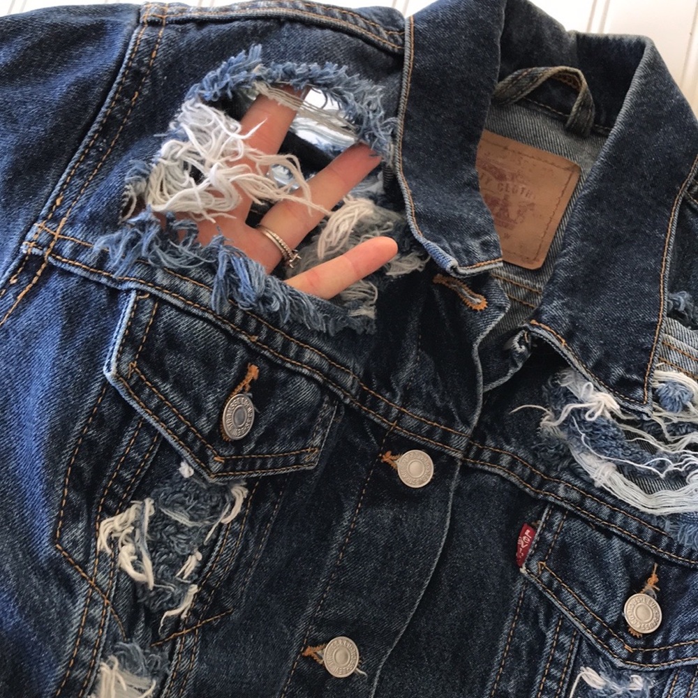 Levi’s distressed denim Jean blue jacket - Picture 9 of 10